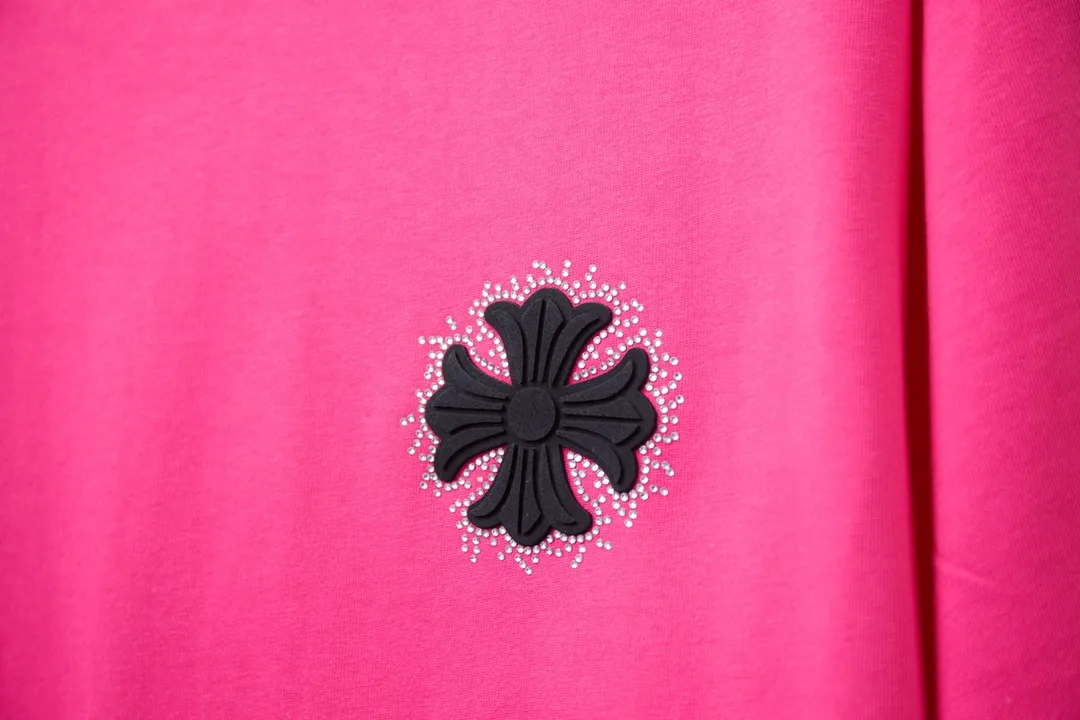 🅿️210 Ch*ome Hearte 25SS early spring new style, thick printed hot diamond short sleeves, light luxury, essential item for daily commuting for men and women, correct version, welcome to compare, detailed features · 320g 100% pure cotton double yarn jersey fabric · Special thickened 32 pieces of double-strand 1X1 threads custom dyed in the same vat · Imported Australian matte pearlescent diamonds ➕ Three-dimensional thick plate Croix heart letters · Double-needle sewing and cross-seam technology · Original main mark, washed tag, brand moisture-proof paper packaging Color: black/white/rose red/blue Size: S/M/L/XL